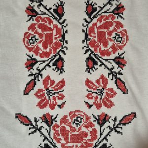 Тениска с шевици рози